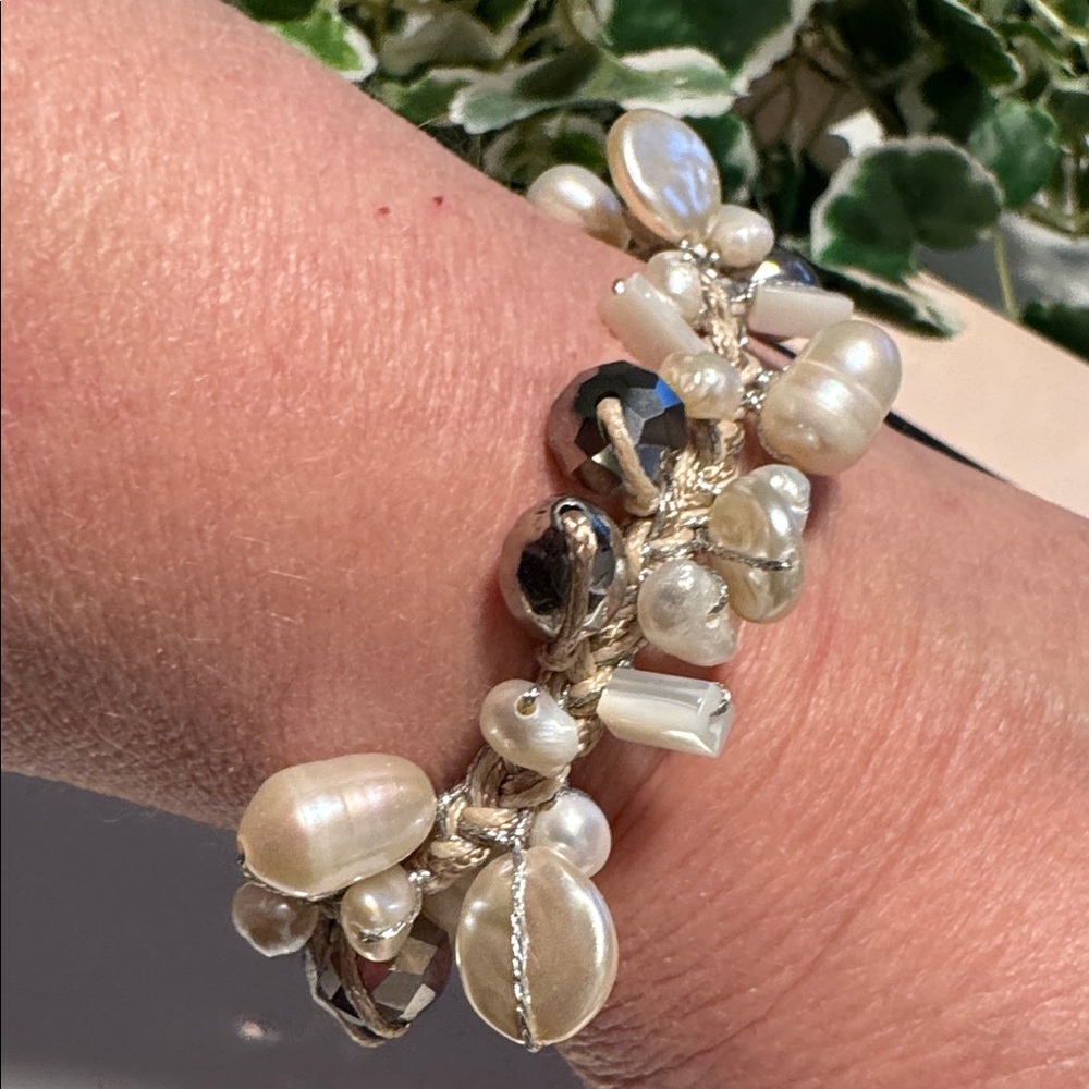 Chico’s Pearl & Crystal Charm Bracelet (BR222) - Picture 5 of 11